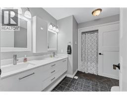 727 Alpenrose, Windsor, ON N9G2X7 Photo 14