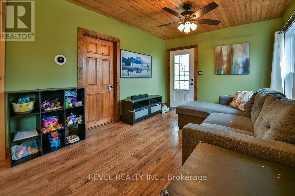 583 MACLEAN DRIVE - 16
