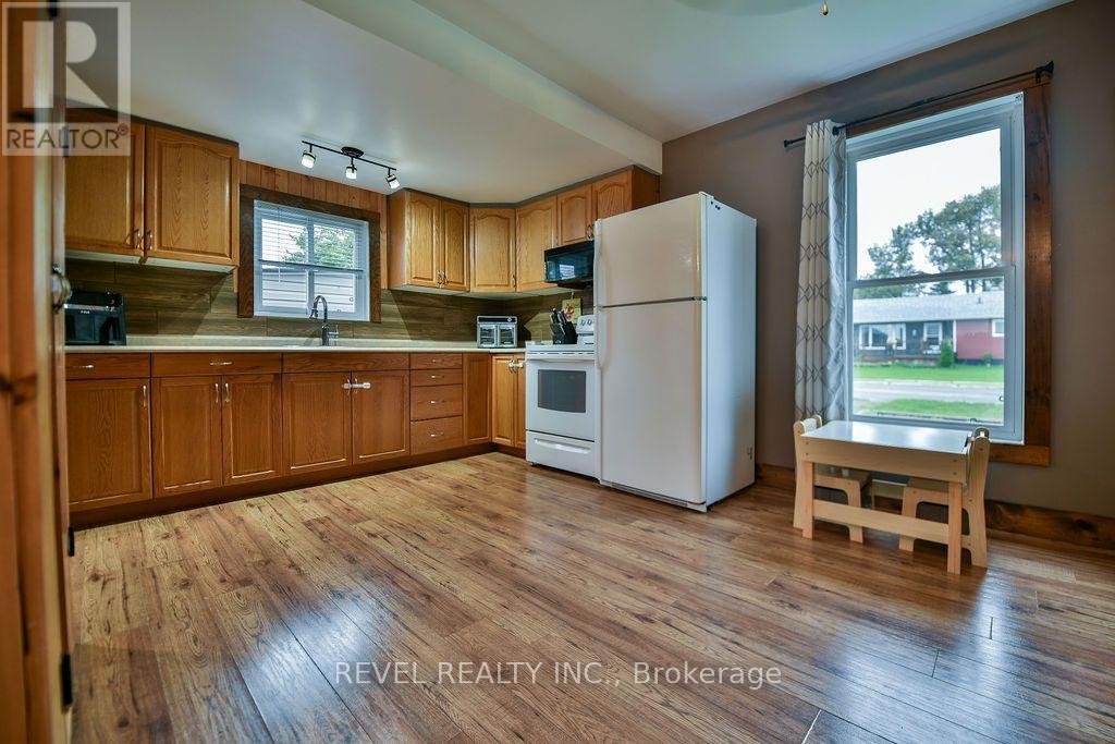 583 MACLEAN DRIVE - 8