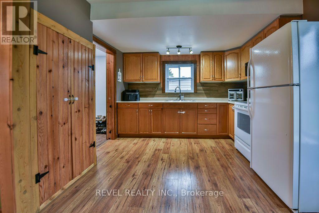 583 MACLEAN DRIVE - 9