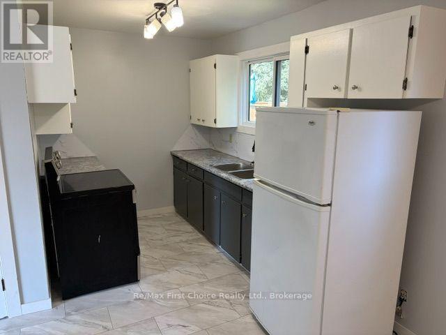 137 INGLEWOOD CRESCENT N - 4