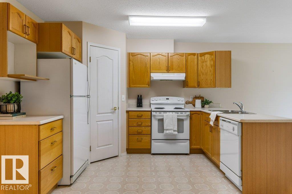 #157 – 13441 127 Street NW, Kensington — photo 6 of 26: Property photo