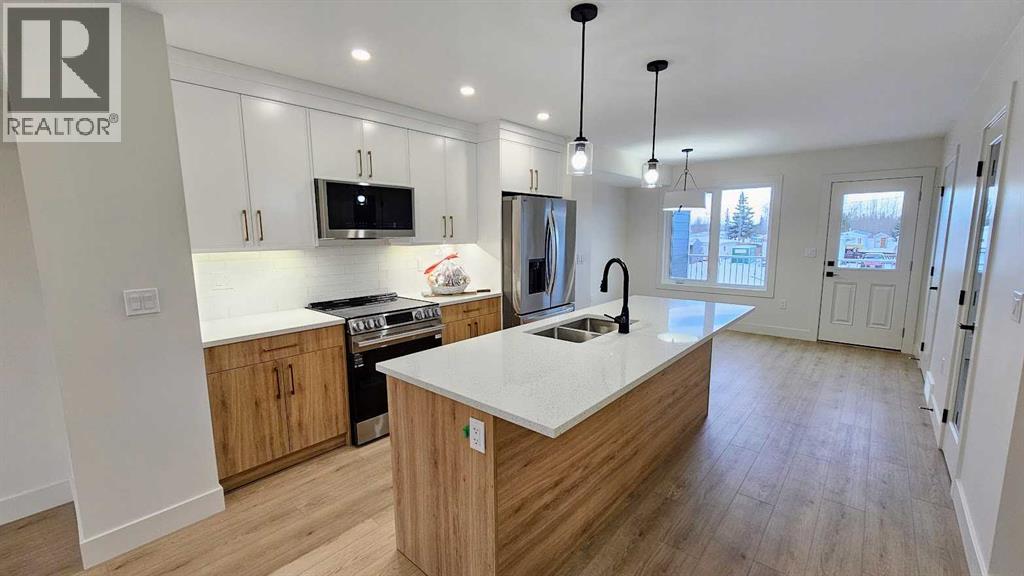Listing photo – 3, 106 4 Street NW, Sundre