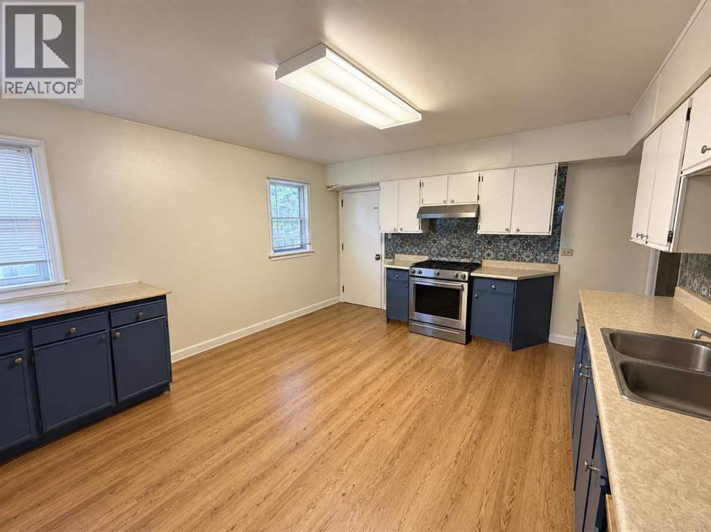 824 5 Street S - 5