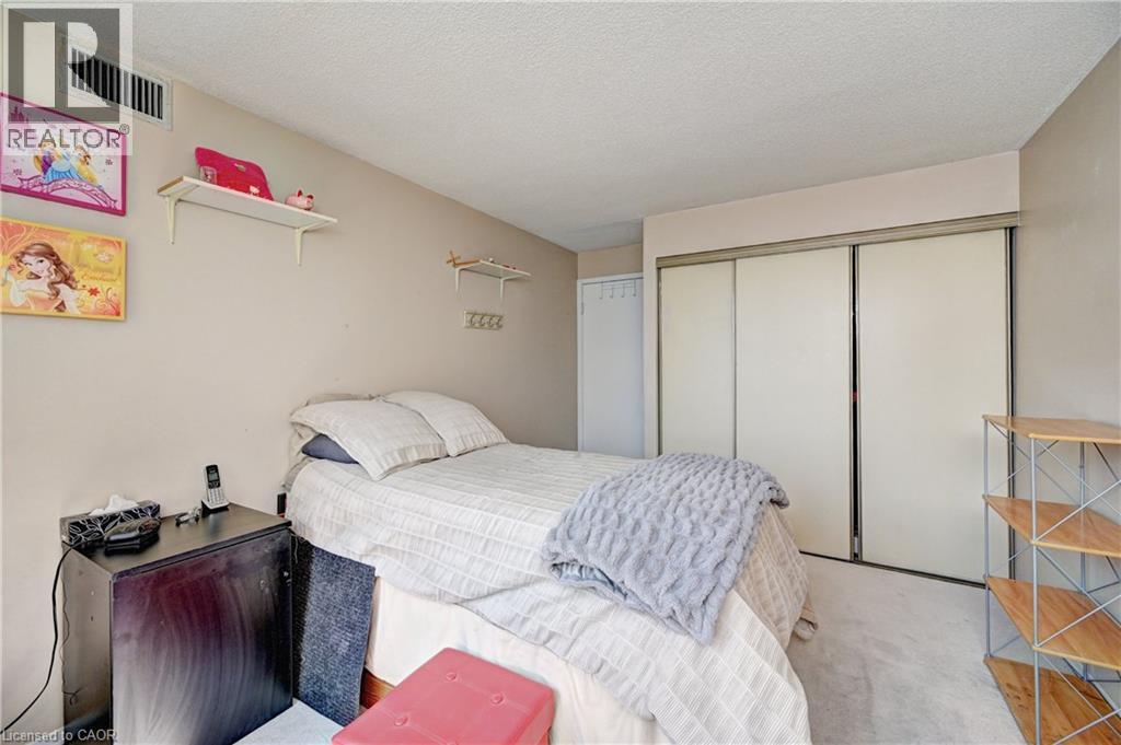 #305 30 BLUE SPRINGS Drive - 31