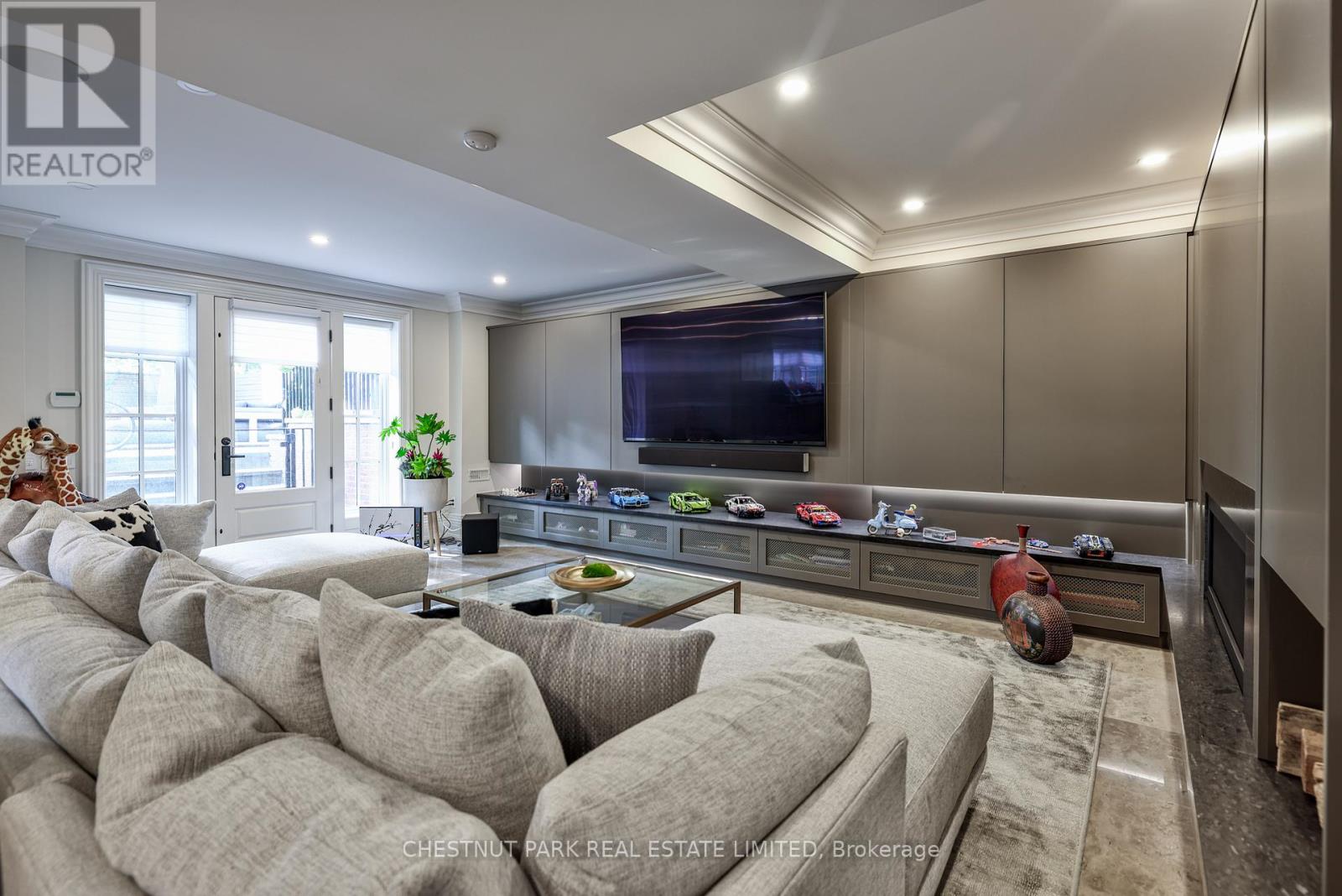 19 WHITEHALL ROAD - Image 30
