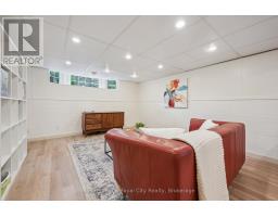 32 Thornhill Drive, Guelph, ON N1H8B6 Photo 23