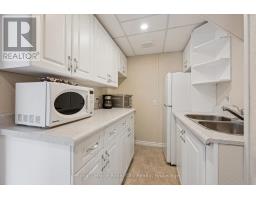 32 Thornhill Drive, Guelph, ON N1H8B6 Photo 29