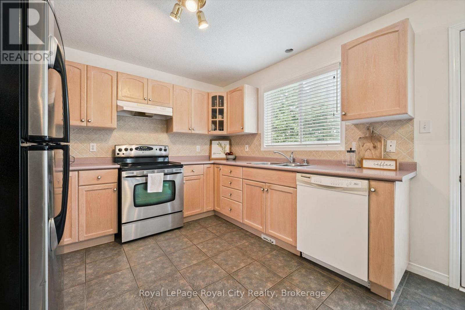 3 MUNROE CRESCENT - 13