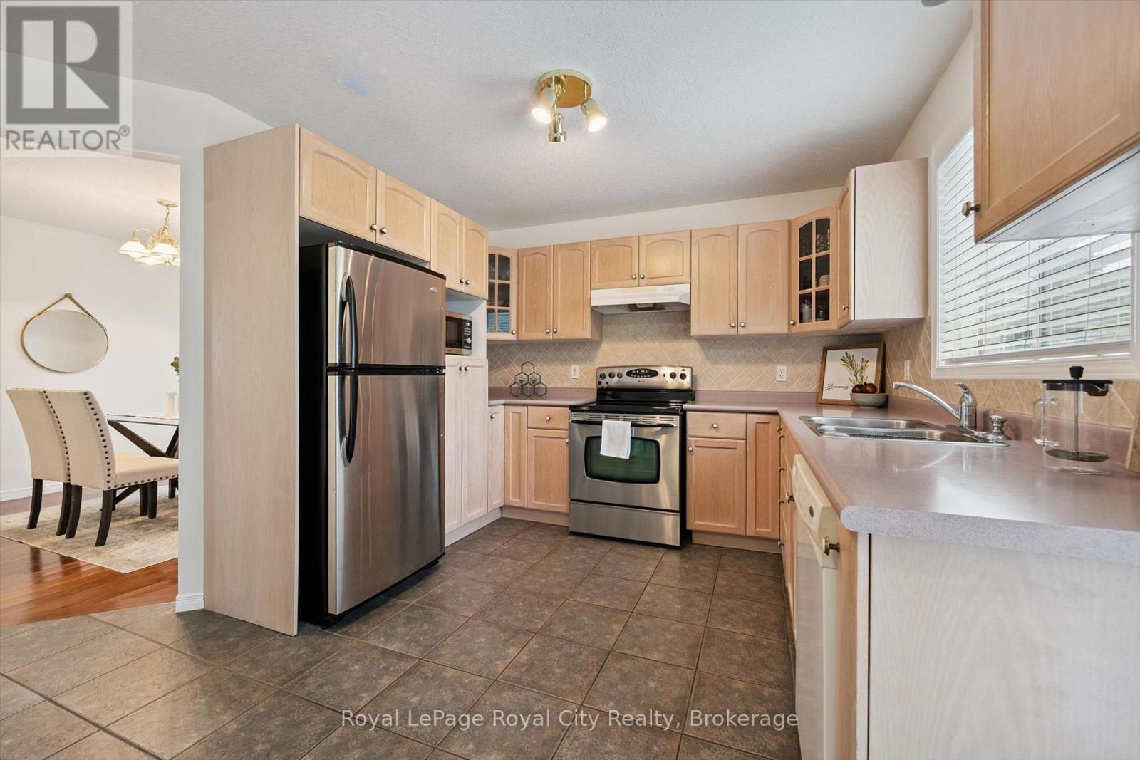 3 MUNROE CRESCENT - 14
