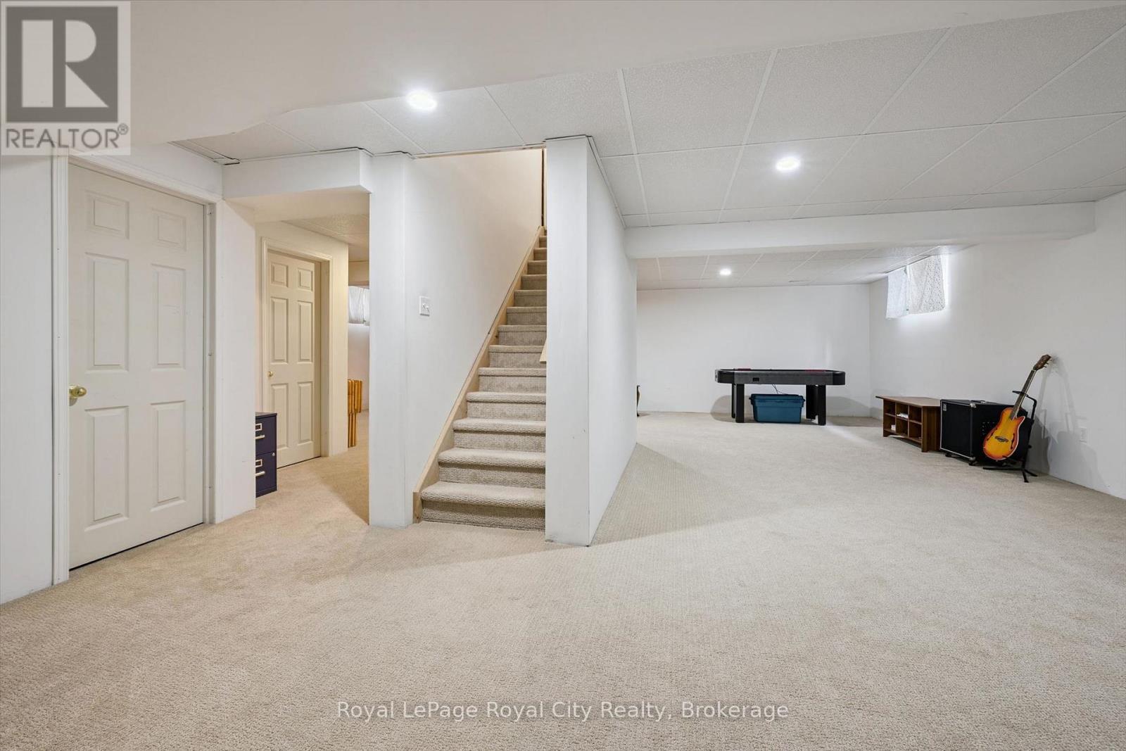3 MUNROE CRESCENT - 30