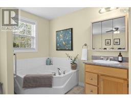33 Commodore Court, New Minas, NS B4N5N5 Photo 22