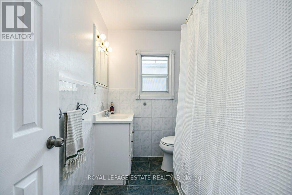 82 AUGUST AVENUE - 26