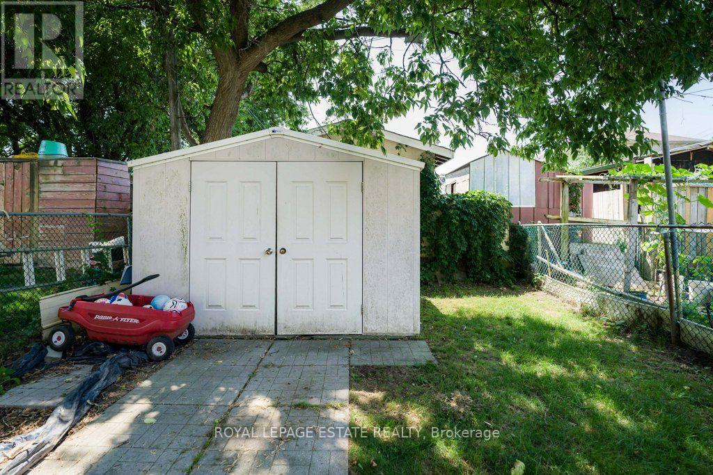 82 AUGUST AVENUE - 38