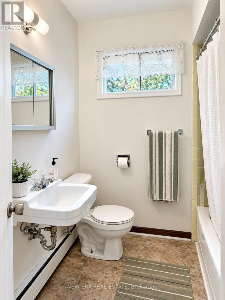 28 THOMAS AVENUE - 11