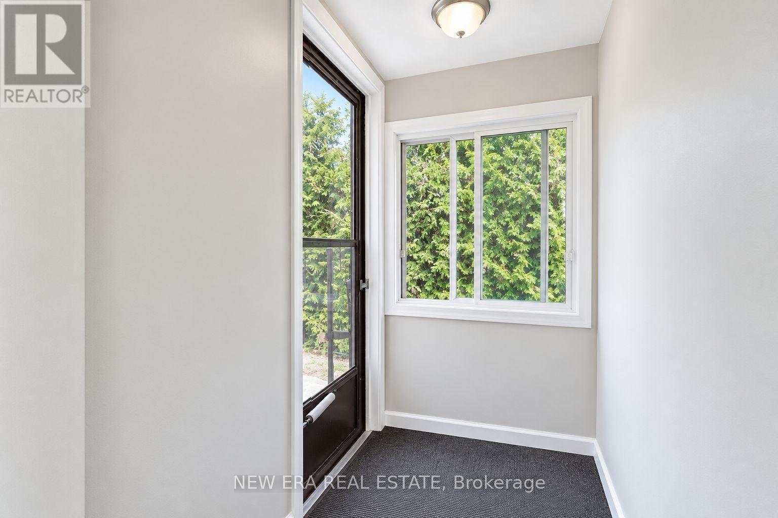 28 THOMAS AVENUE - 12