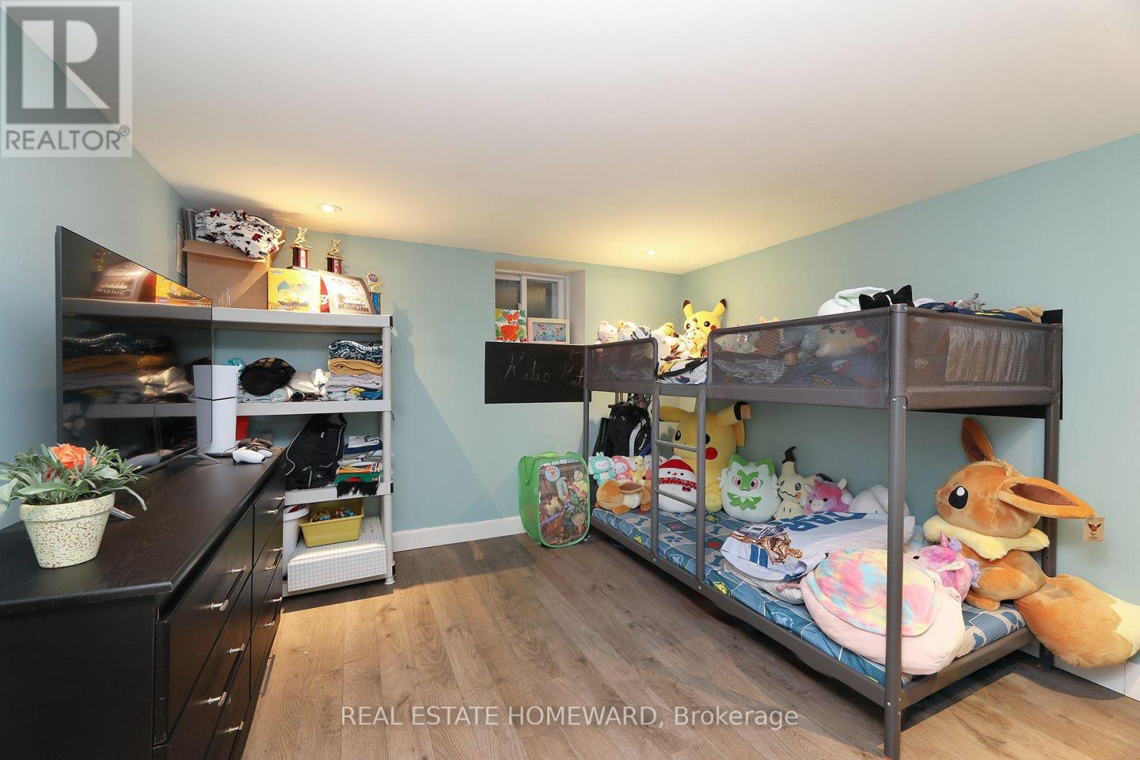 1 PINEGROVE AVENUE - 21