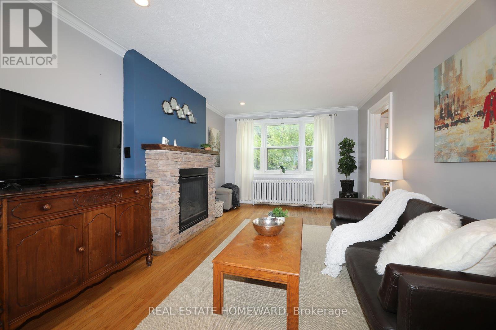1 PINEGROVE AVENUE - 6