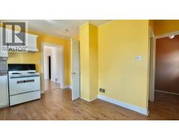 10111 106 Avenue, Peace River, AB T8S1K9 Photo 13