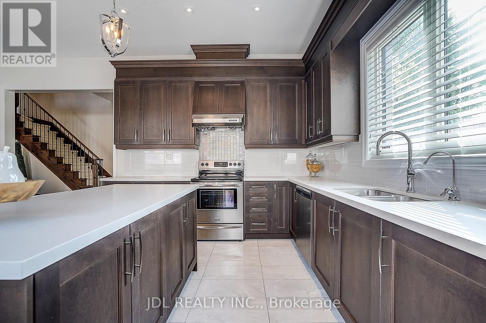 39 JEFFREY NIHDA CRESCENT - 25