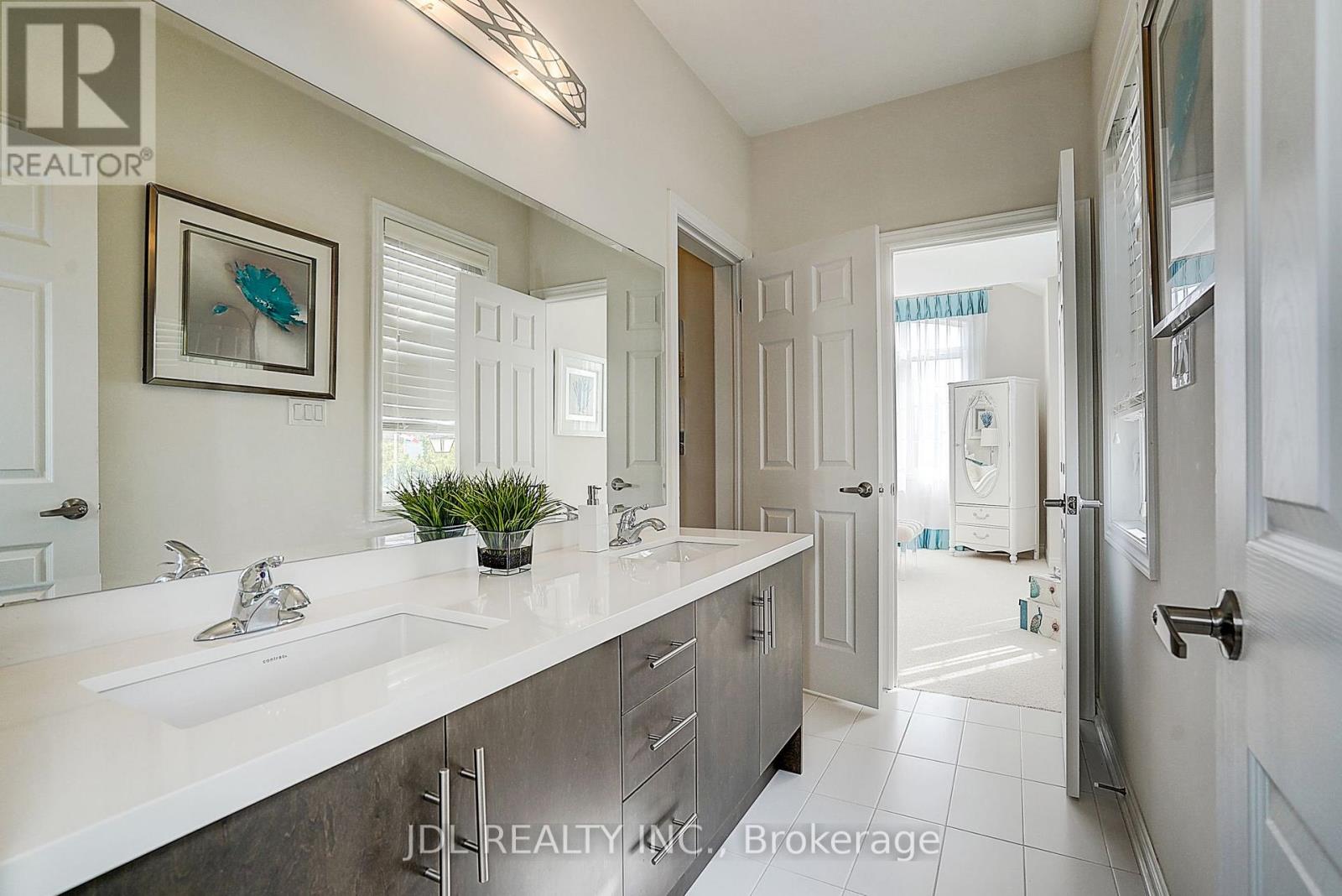 39 JEFFREY NIHDA CRESCENT - 40