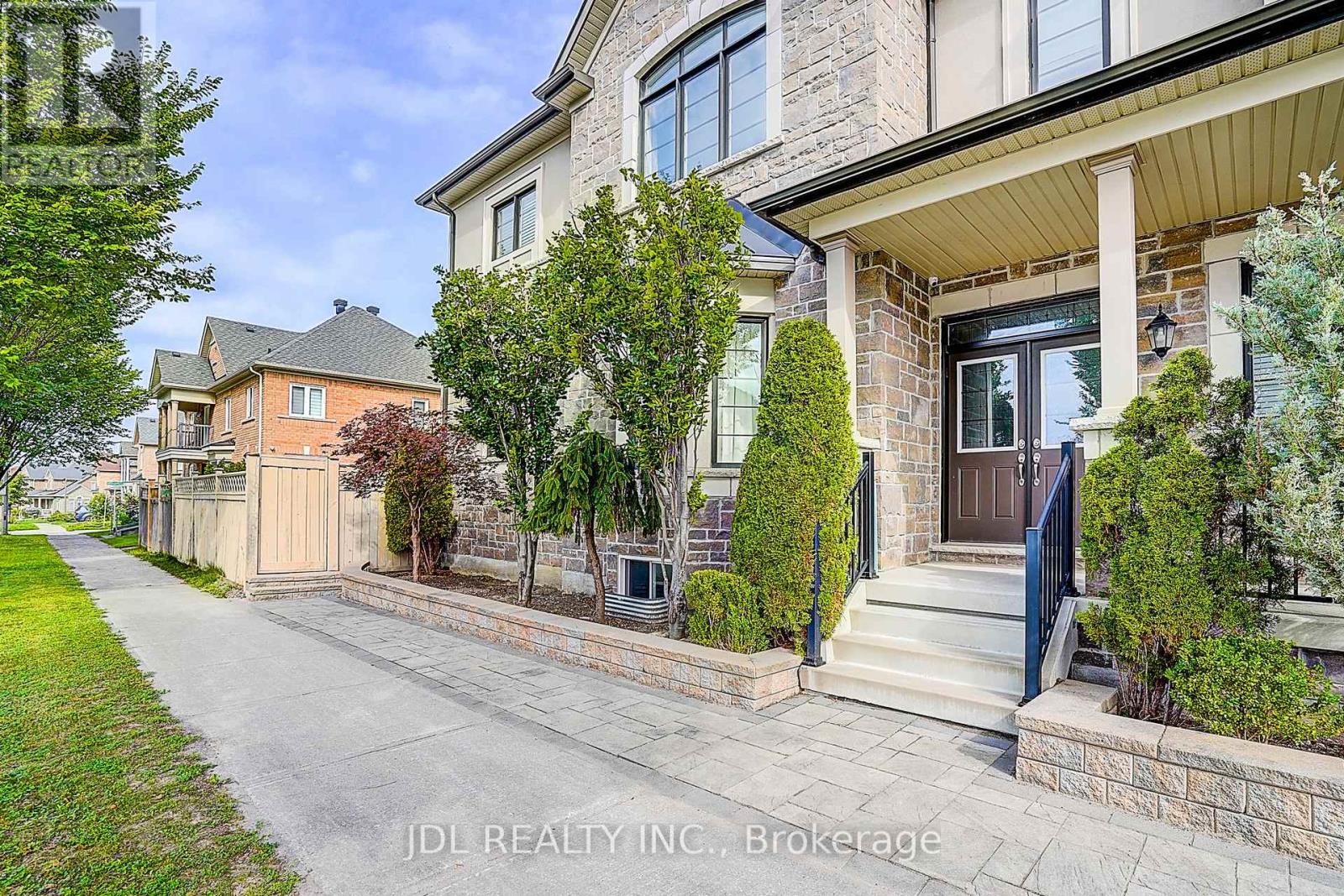 39 JEFFREY NIHDA CRESCENT - 8