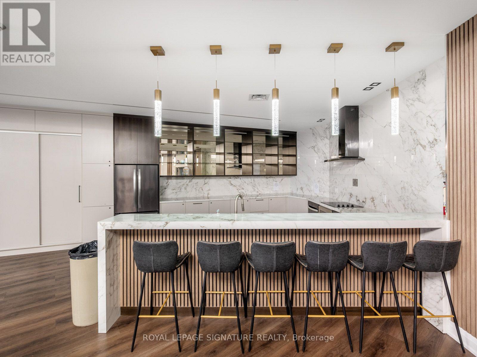 ## 716 40 HARDING BOULEVARD W - 30