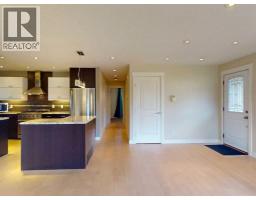 5pc Bathroom - 23 Brown Crescent Nw, Calgary, AB T2L1N4 Photo 9