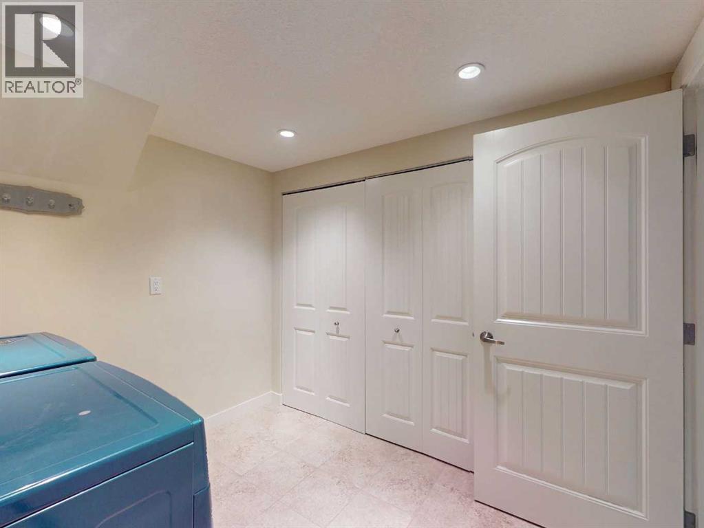 23 Brown Crescent NW - 36