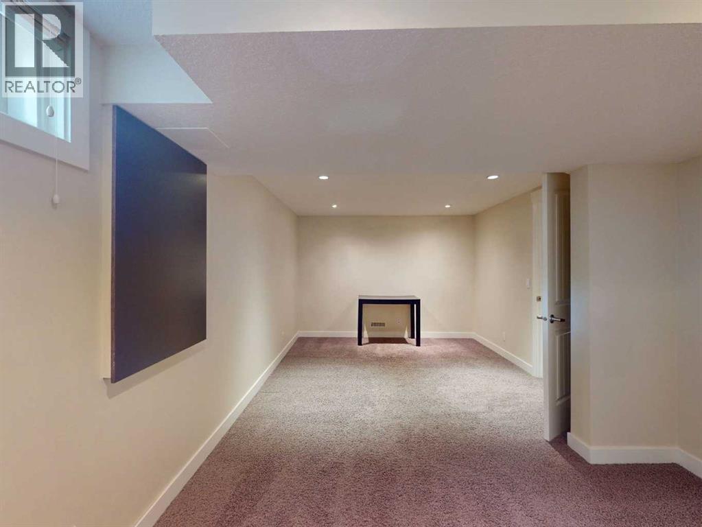 23 Brown Crescent NW - 28