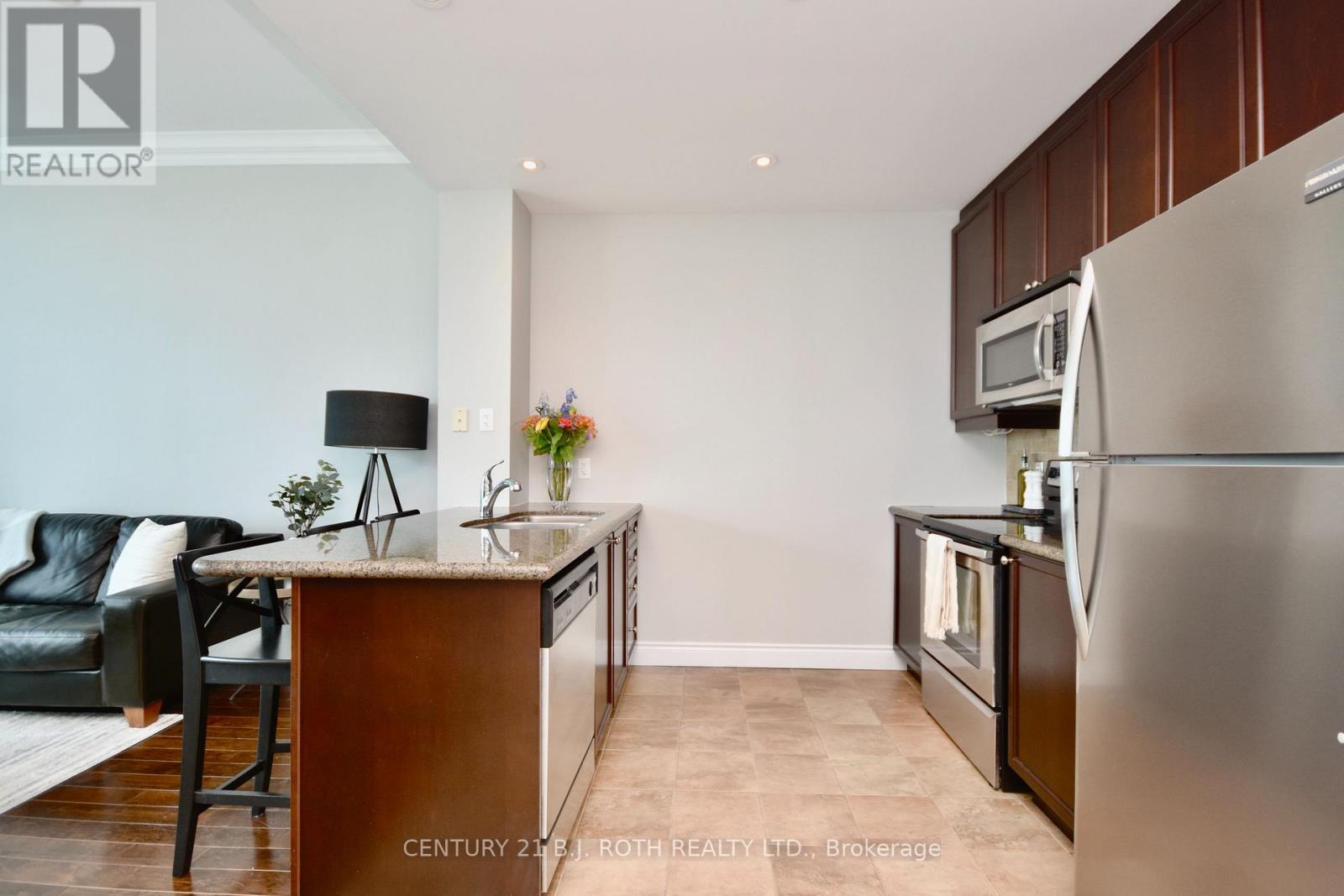 #PH11 37 Ellen Street, Barrie (City Centre), Ontario, L4N6G2, Barrie (City Centre), Ontario — photo 2 of 5