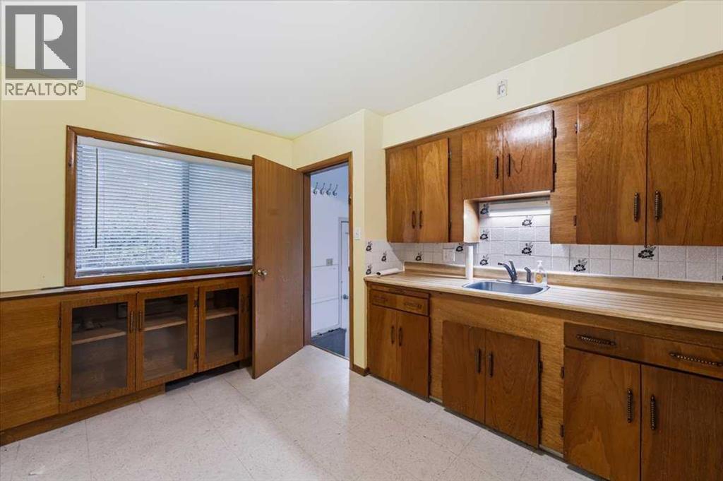 2731 & 2733, 2731 17 Street NW - 30