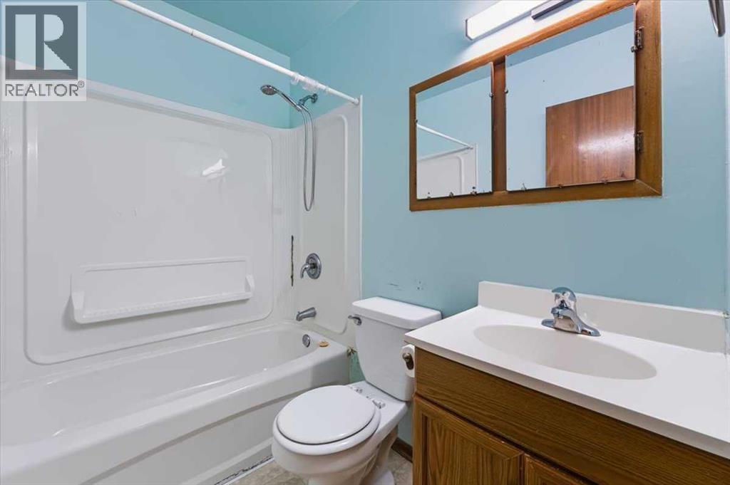 2731 & 2733, 2731 17 Street NW - 25
