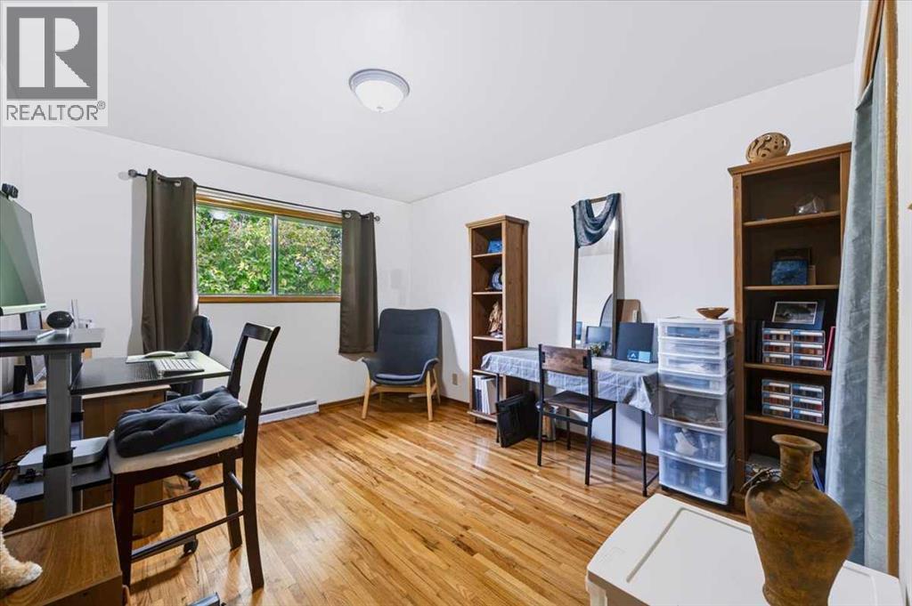2731 & 2733, 2731 17 Street NW - 10