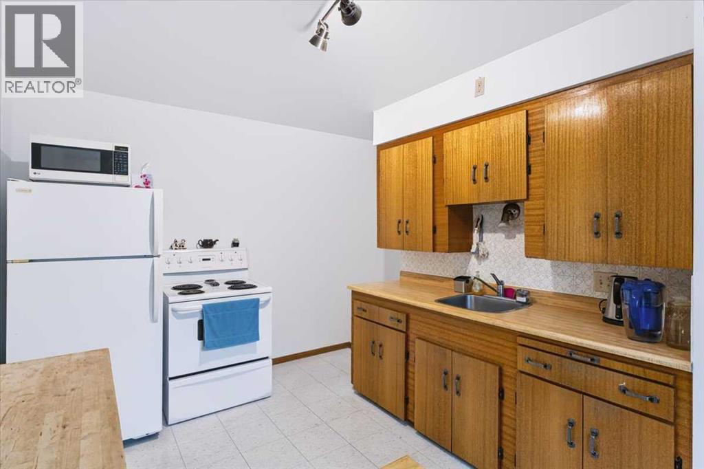 2731 & 2733, 2731 17 Street NW - Image 14