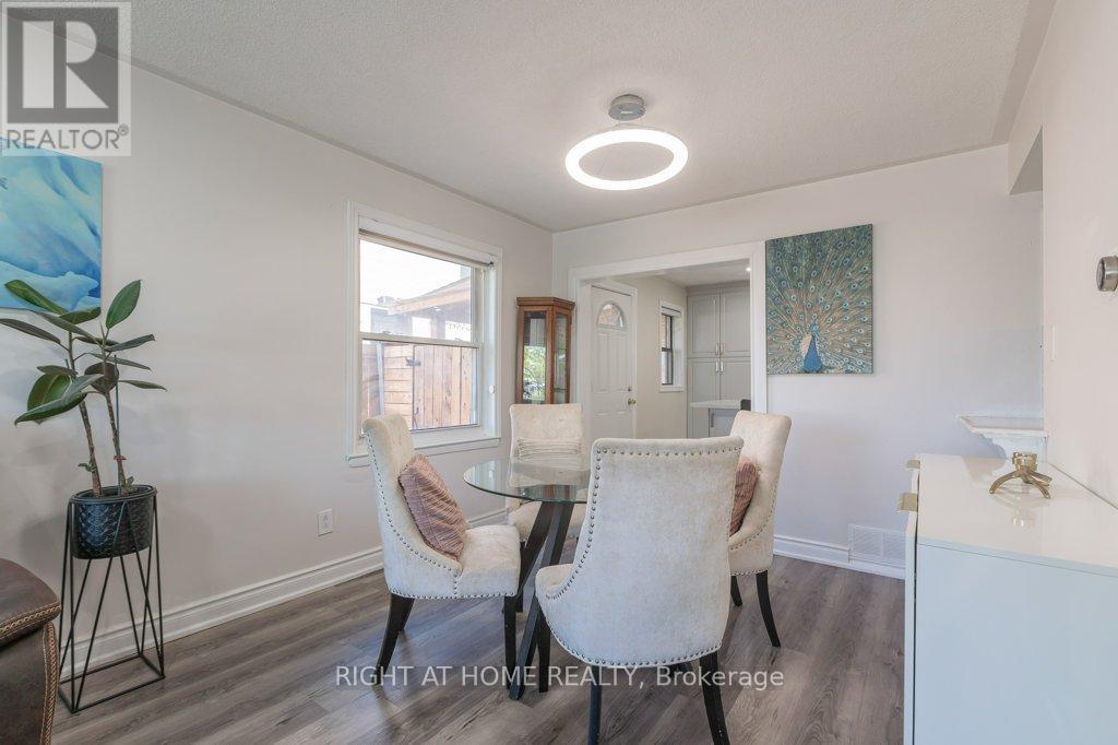 Photo of 4 FENNIMORE CRESCENT