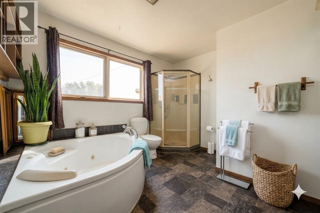 528 7 Street W - Image 13