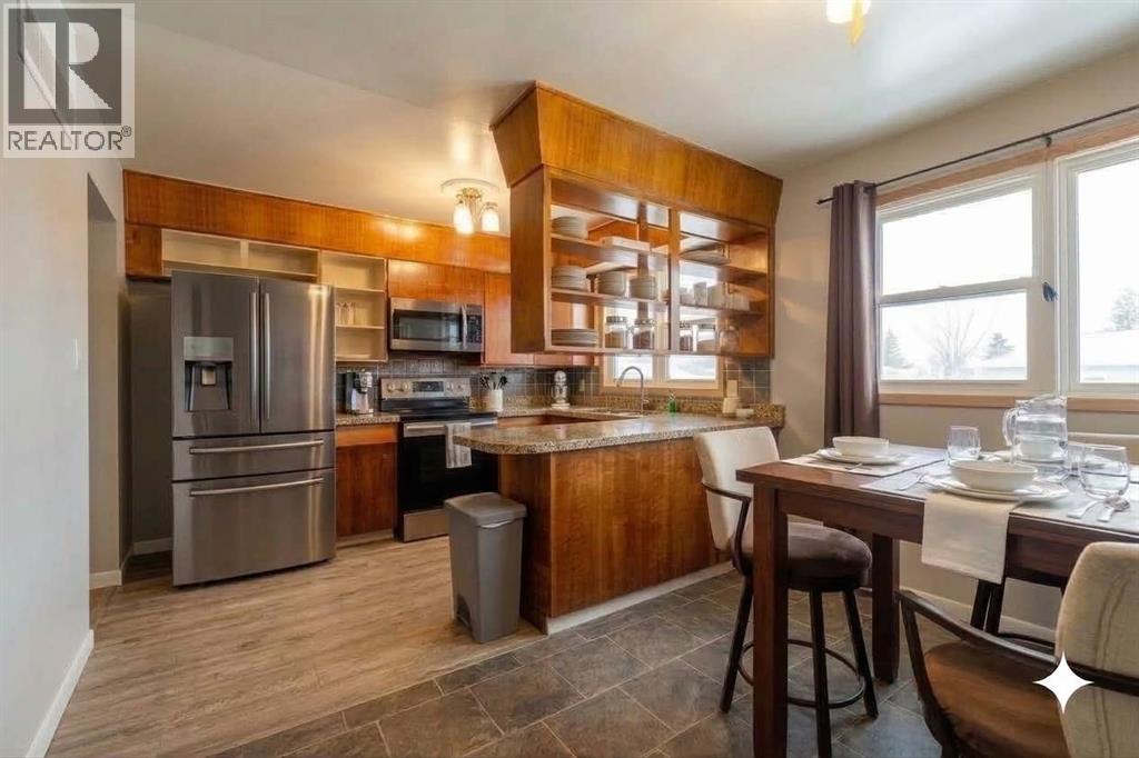 528 7 Street W - Image 7