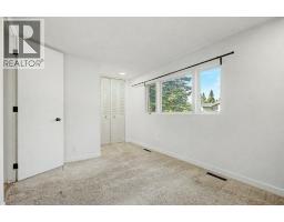 Bedroom - 2015 Palliser Drive Sw, Calgary, AB T2V3R9 Photo 12