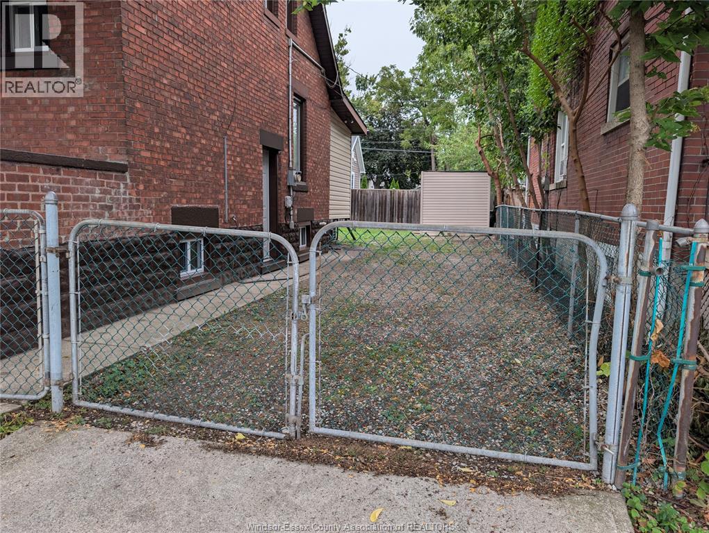 1108 DOUGALL AVENUE - 26