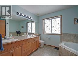 49 Thornfield Close Se, Airdrie, AB T4A2K7 Photo 32