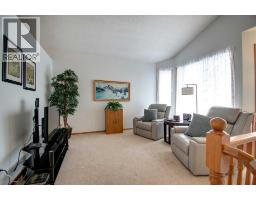 Bedroom - 49 Thornfield Close Se, Airdrie, AB T4A2K7 Photo 9