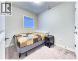 3pc Bathroom - 432 5 Street Se, Medicine Hat, AB T1A0N1 Photo 9