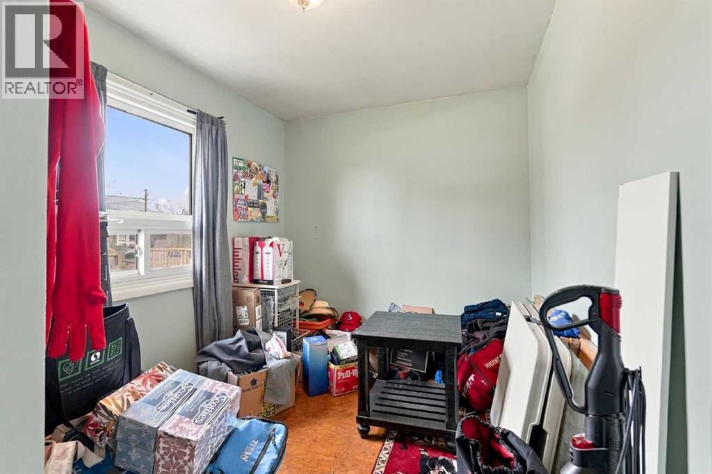 7711 39 Avenue NW - 9