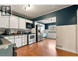 Kitchen - 7711 39 Avenue Nw, Calgary, AB T3B1X4 Photo 6