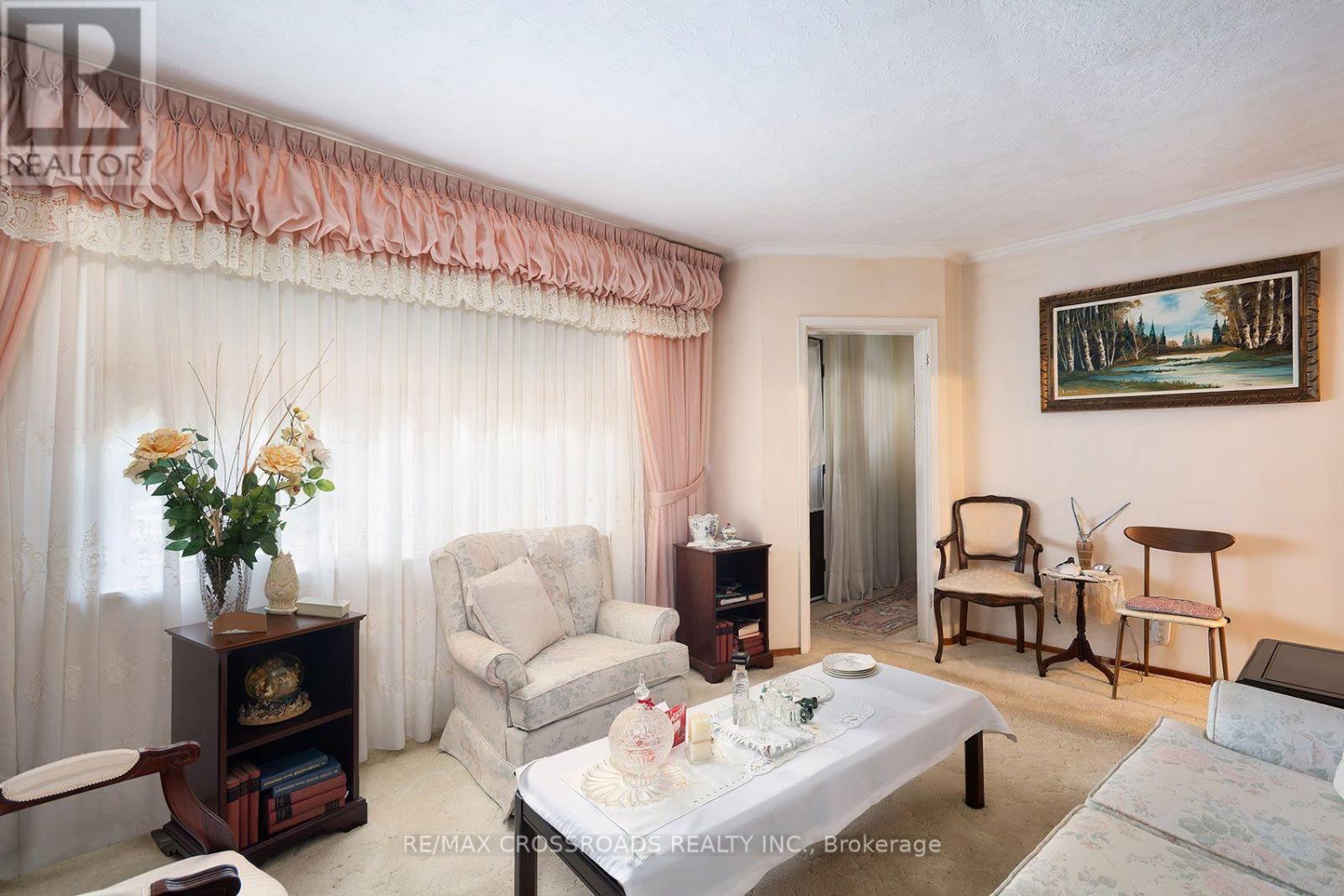 36 MCDONALD AVENUE - 10