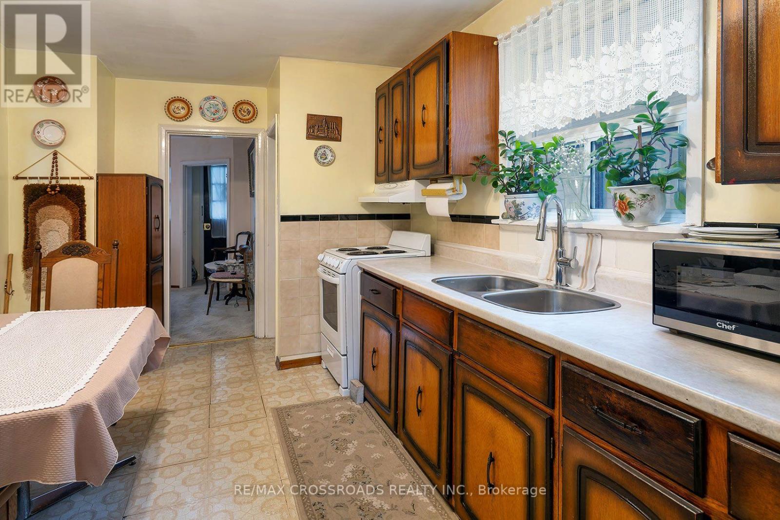 36 MCDONALD AVENUE - 14
