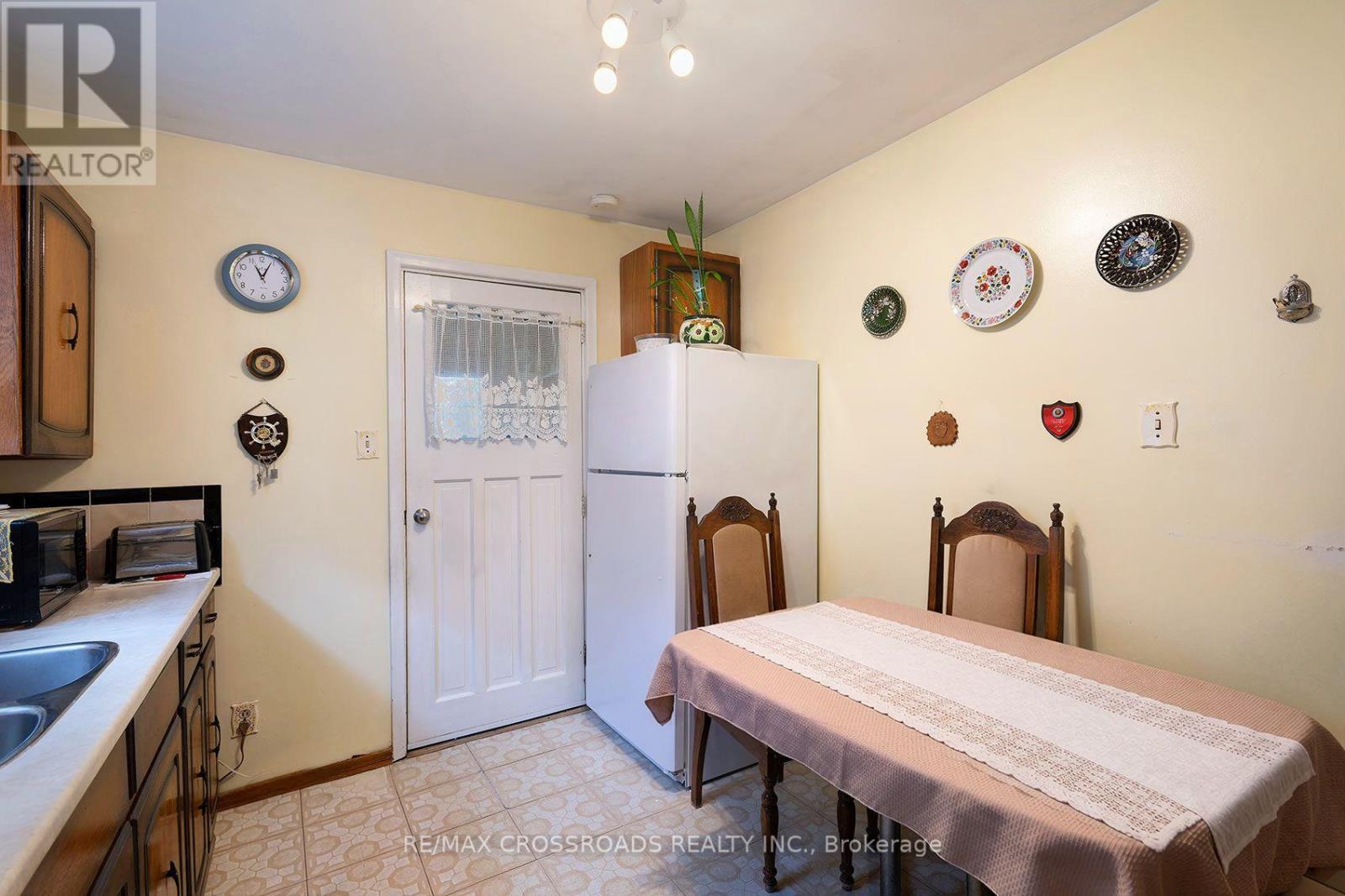 36 MCDONALD AVENUE - 15