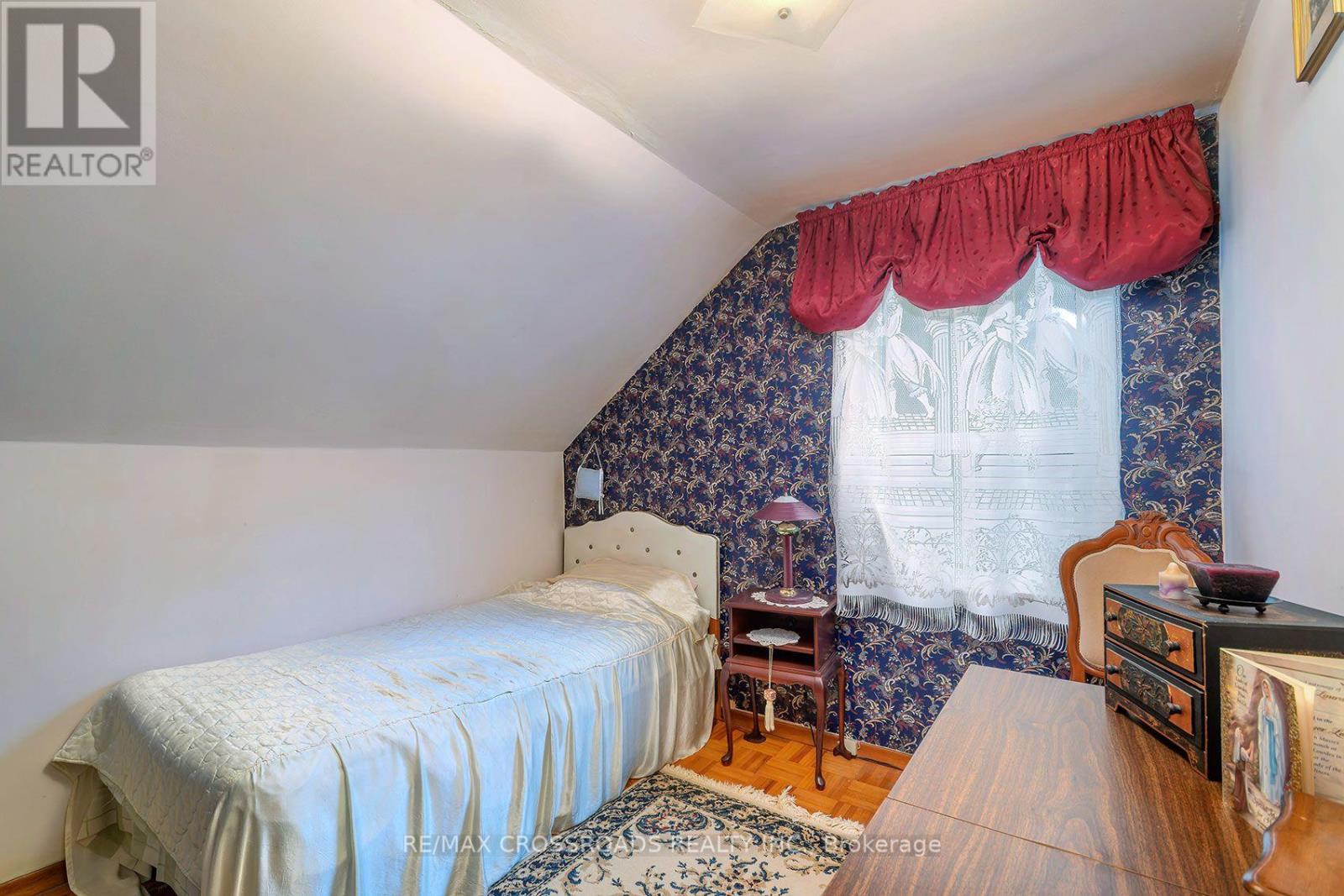 36 MCDONALD AVENUE - 19