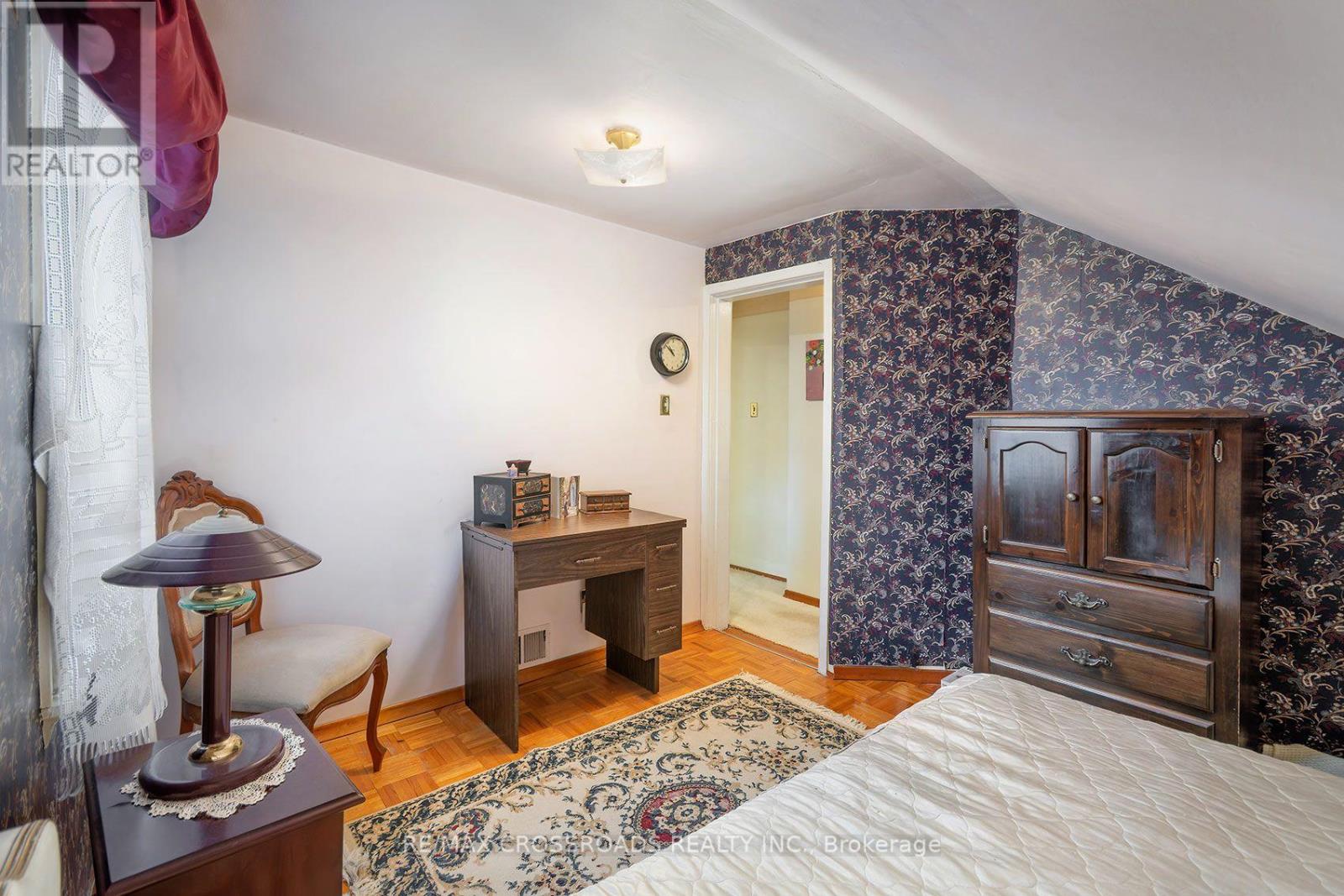 36 MCDONALD AVENUE - 20